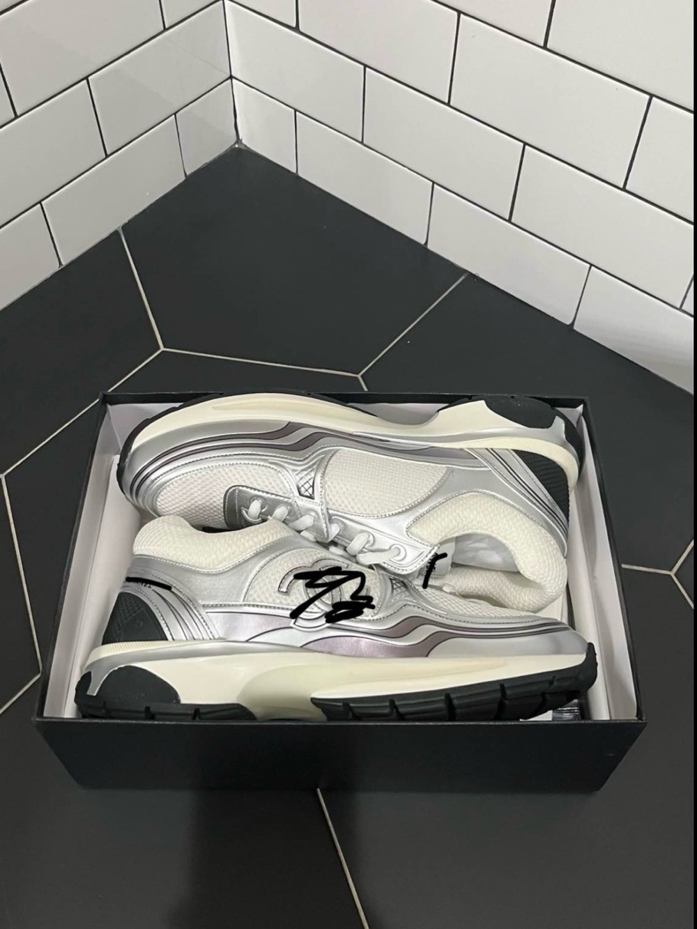 Chanel runners size 10/ 44 eu size
